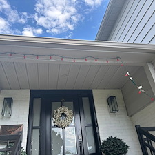 Lclairage-extrieur-permanent-Gemstone-Lights-transforme-une-maison-Beaconsfield 1